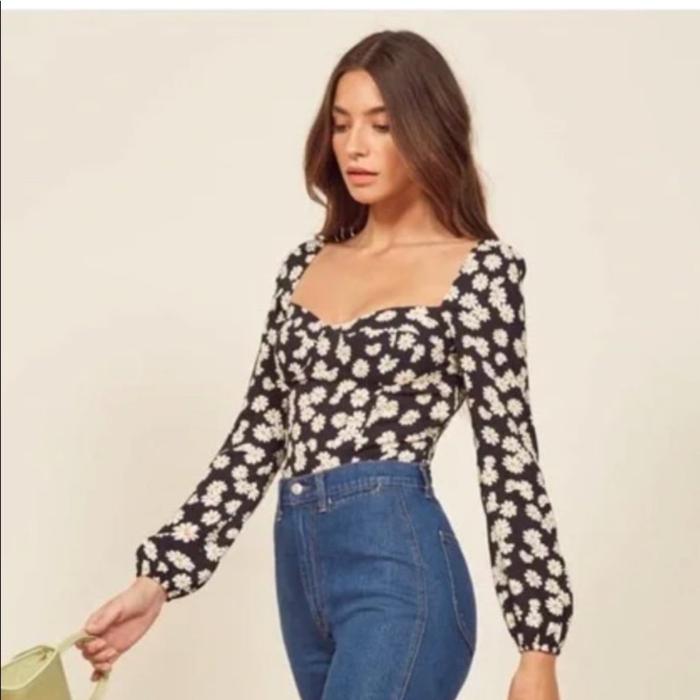 Reformation reign top in daisy chain print